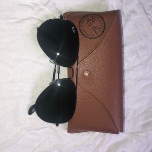 Black women’s aviator ray ban sunglasses